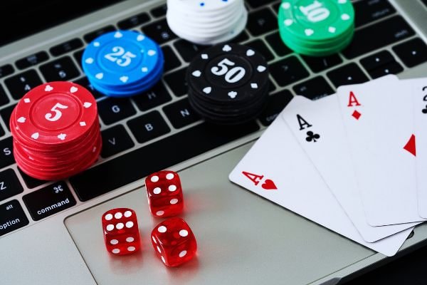 Người dùng Việt Nam chơi game nổ hũ newba5 trên điện thoại Android